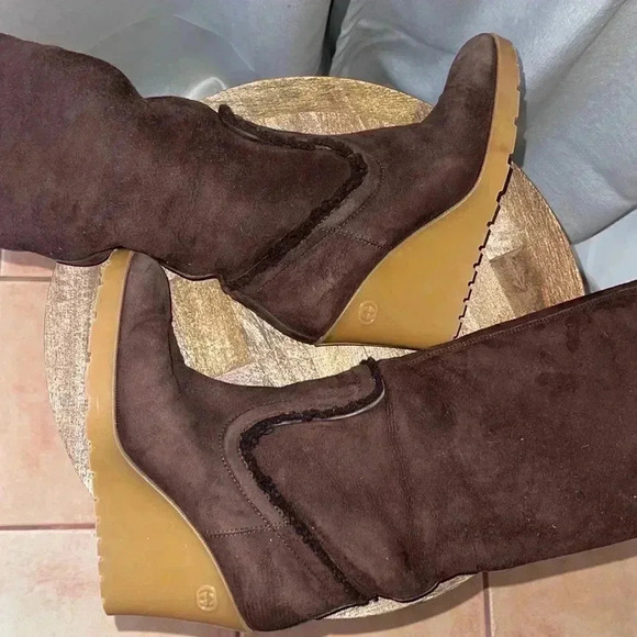 Gucci chocolate Brown 8 1/2 Shearling Wedge Boots - Picture 2 of 9
